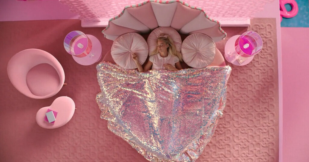 یک فیلم، دو نگاه: نقد فیلم Barbie 47 Barbie
