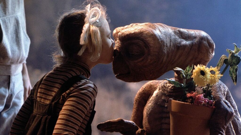 بهترین فیلم های کودکانه برای فرزند شما 133 E.T. The Extra-Terrestrial