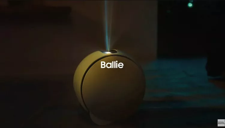 سامسونگ از Ballie رونمایی کرد؛ ربات بامزه‌ای که پروژکتور دارد + ویدیو