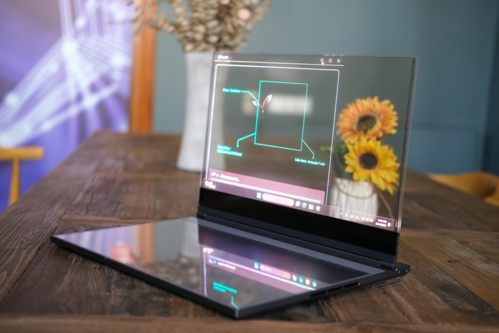 لنوو از اولین لپتاپ دنیا با نمایشگر شفاف microLED پرده برداشت + عکس 4 1708927142 633 لنوو از اولین لپتاپ دنیا با نمایشگر شفاف microLED پرده