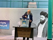 علی اکبر صالحی رای خود را به صندوق انداخت