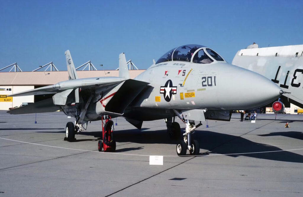تاریخچه و مشخصات جنگنده آمریکایی F-14 Tomcat_خبرخوان 20 تاریخچه و مشخصات جنگنده آمریکایی F-14 Tomcat