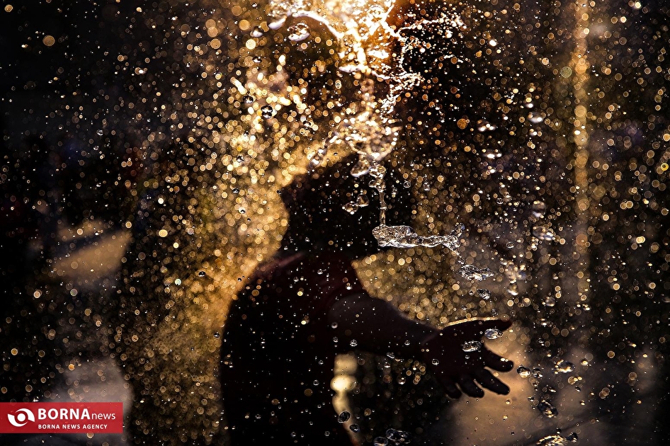 آب‌بازی کودکان در «آب و آتش»