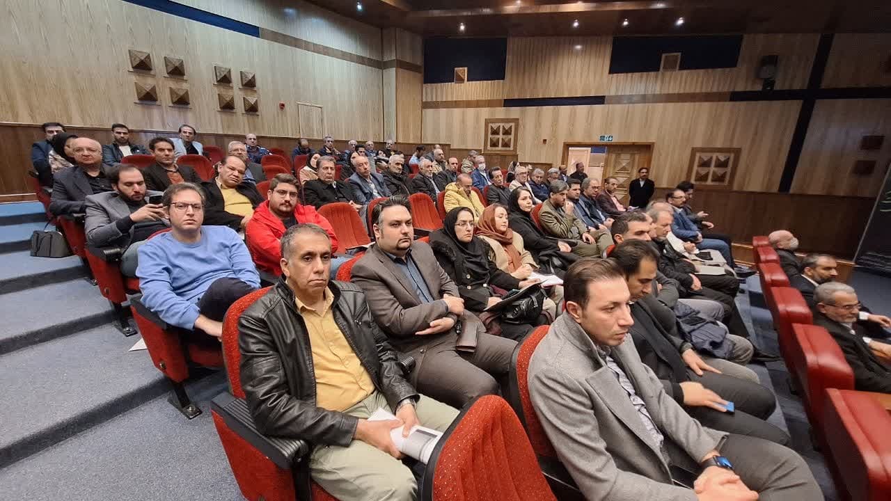 افزایش قیمت بنزین در شرایط کنونی زندگی اجاره نشین ها و افرادکم درآمد را سخت تر می کند افزایش قیمت بنزین در شرایط کنونی زندگی اجاره نشین ها و افرادکم درآمد را سخت تر می کند