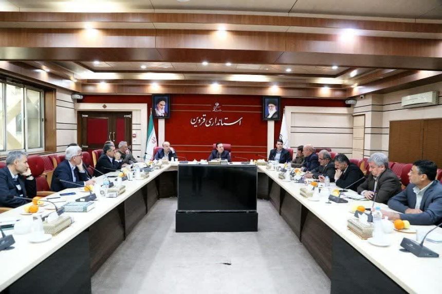 استاندار قزوین در نشست با فرمانداران بر هماهنگی و حل مشکلات مردم تاکید کرد