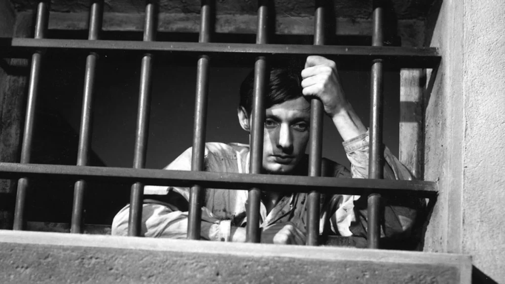 ۱۰ فیلم فرانسوی که حتماً باید ببینید_خبرخوان 49 محکوم به مرگی گریخته است ۱۹۵۶