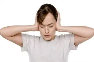 گرفتگی گوش را چطور درمان کنیم؟