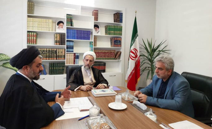 دیدار مدیرکل و کارکنان میراث فرهنگی استان با امام جمعه قزوین 