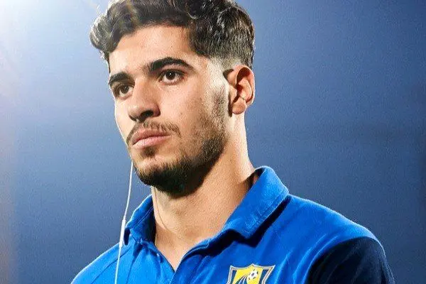 هافبک ملی پوش شباب الاهلی قراردادش را تمدید کرد
