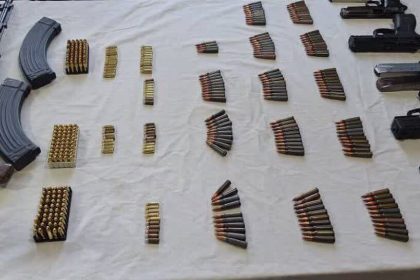 جمع آوری ۱۰۲ قبضه سلاح جنگی غیرمجاز در قلعه‌گنج