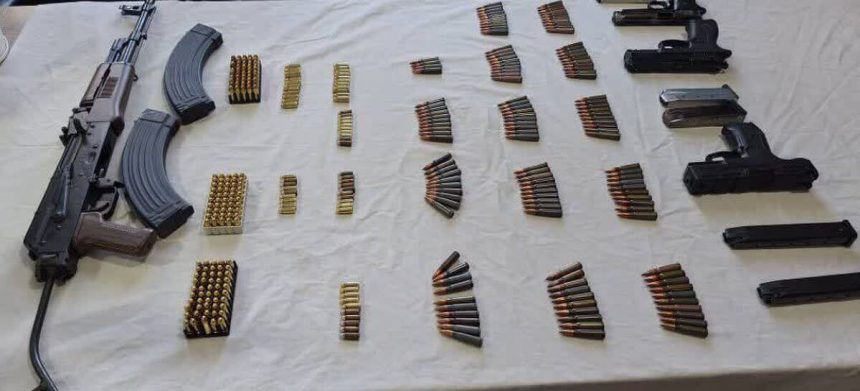جمع آوری ۱۰۲ قبضه سلاح جنگی غیرمجاز در قلعه‌گنج