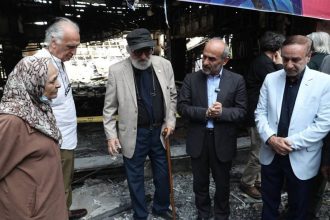 دیدار هنرمندان پیشکسوت با جبلی در ساختمان شیشه‌ای شیشه‌ای