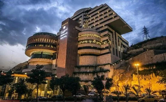 بهترین هتل شیراز نزدیک آرامگاه حافظ؛ اقامتی دلنشین در جوار لسان‌الغیب