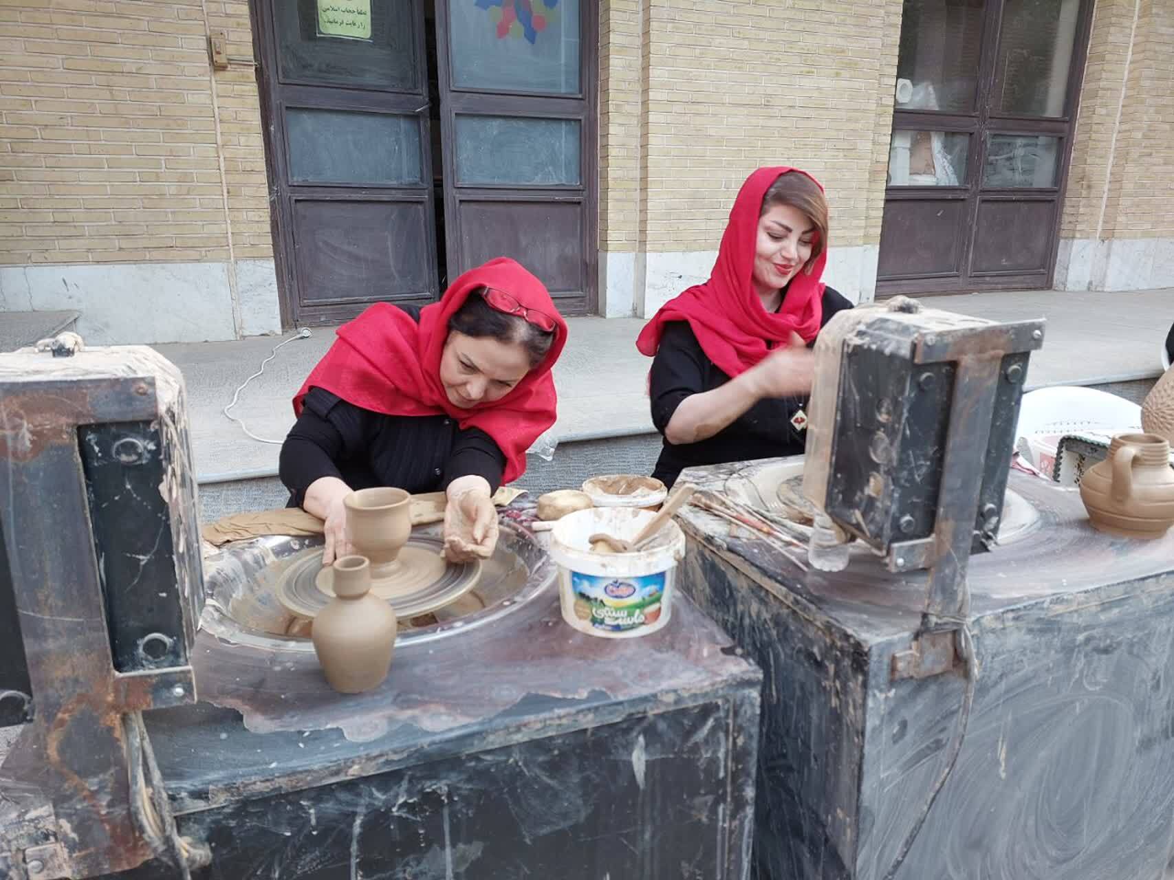 کارگاه صنایع دستی در عمارت تاریخی داعی؛ میزبان هنرمندان و هنردوستان است