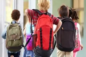 کوله پشتی نامناسب این بلا را سرتان می آورد/ مهم‌ترین عارضه کوله‌پشتی نامناسب مدرسه