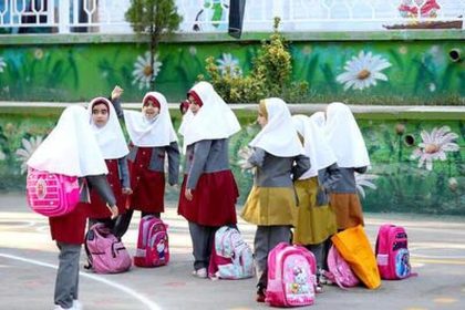 هشدار یک فیزیوتراپ به والدین: از قوز کردن تا اختلال یادگیری / کوله پشتی نامناسب قاتل خاموش دانش آموزان است