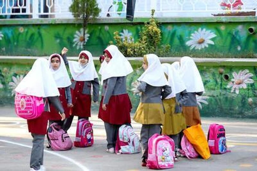 هشدار یک فیزیوتراپ به والدین: از قوز کردن تا اختلال یادگیری / کوله پشتی نامناسب قاتل خاموش دانش آموزان است