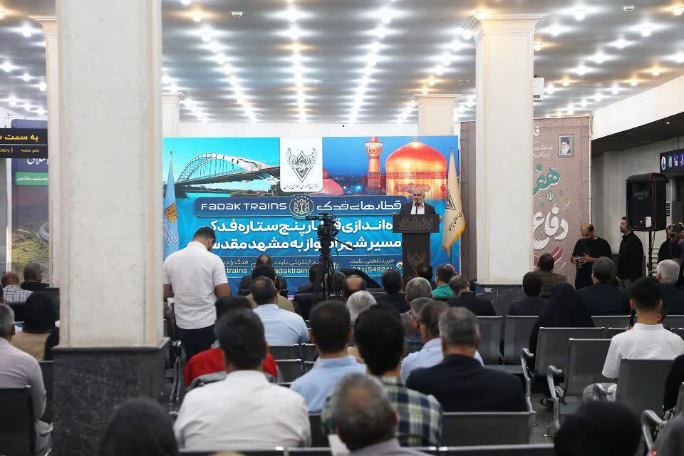 قطار ۵ ستاره اهواز - خرمشهر به مشهد راه اندازی شد قطار ۵ ستاره اهواز - خرمشهر به مشهد راه اندازی شد