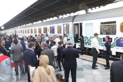 قطار ۵ ستاره اهواز - خرمشهر به مشهد راه اندازی شد