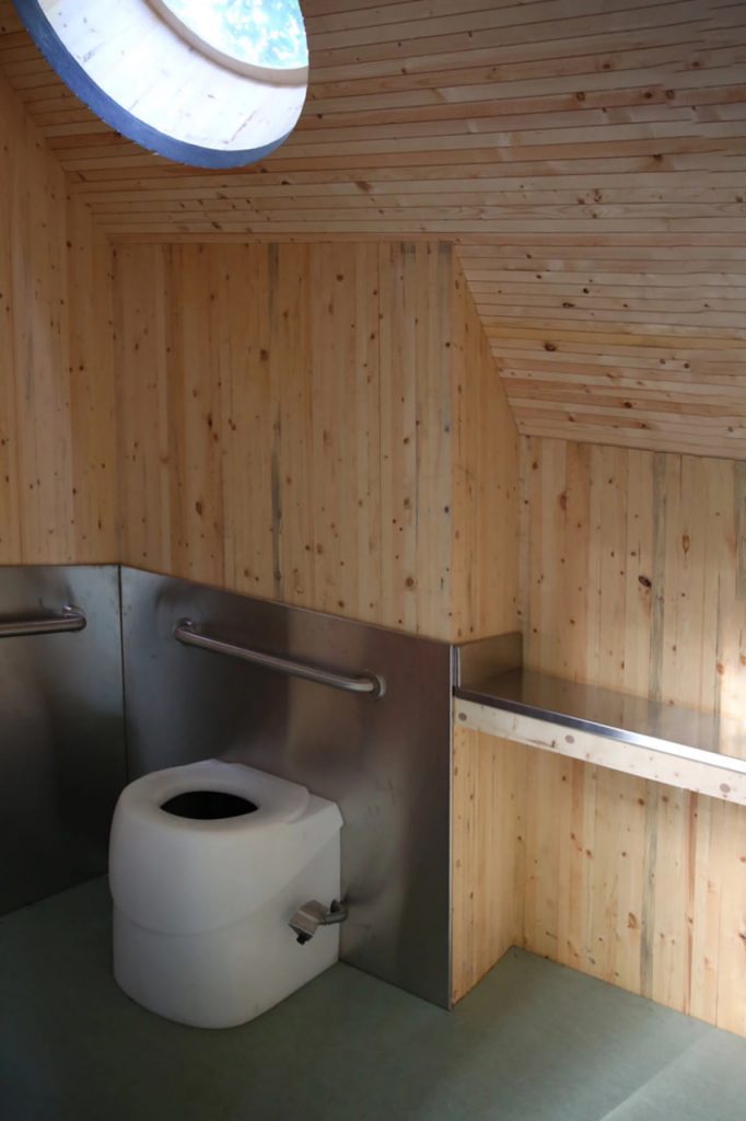 طراحی داخلی توالت بدون آب MycoToilet