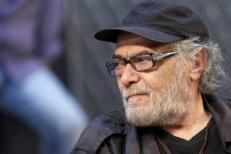 ادامه درمان اکبر زنجانپور در منزل