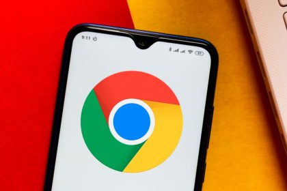 نسخه اندروید کروم حالا صفحات وب را با Audio Overviews به پادکست تبدیل می‌کند