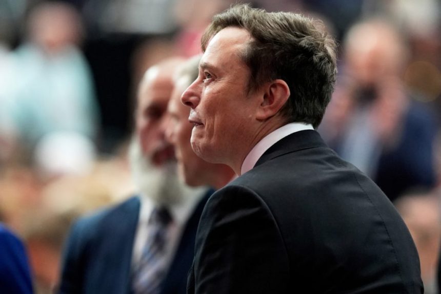 اولین فرد در تاریخ؛ ثروت ایلان ماسک به ۵۰۰ میلیارد دلار رسید