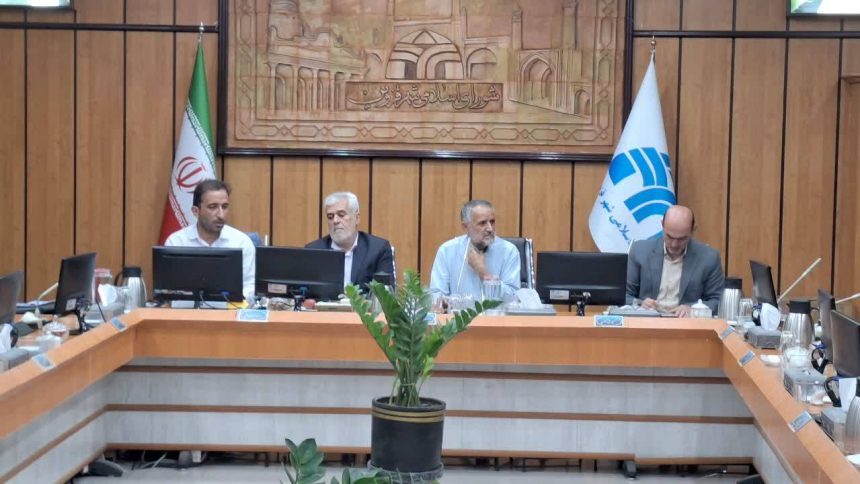 اشدری: شهردارقزوین را ناکارآمد می دانم/ حقوق مردم را فدای جریانات سیاسی نمی کنم 