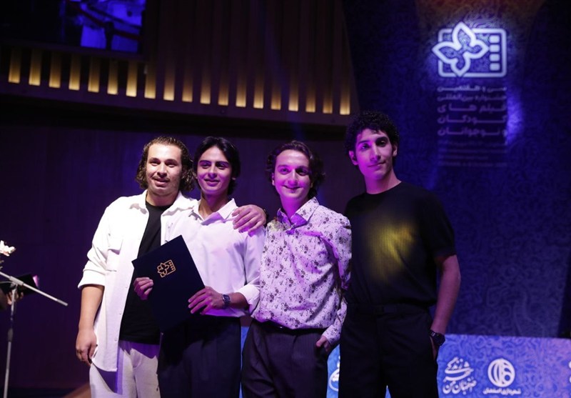 1759990461 492 پرواز پروانه‌های زرین جشنواره فیلم کودک و نوجوان در آسمان