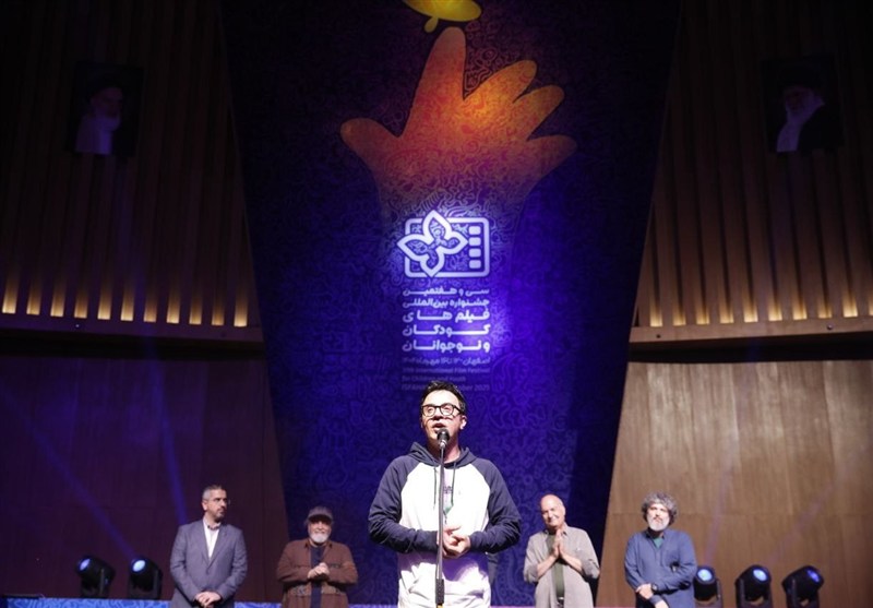 1759990462 434 پرواز پروانه‌های زرین جشنواره فیلم کودک و نوجوان در آسمان