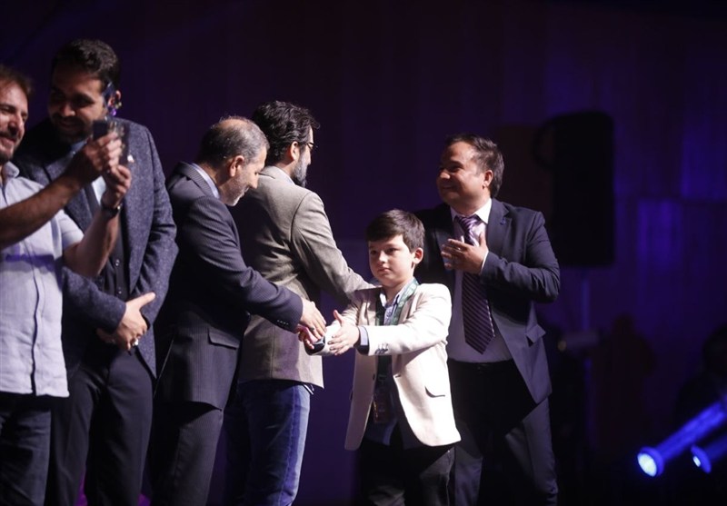 1759990462 746 پرواز پروانه‌های زرین جشنواره فیلم کودک و نوجوان در آسمان