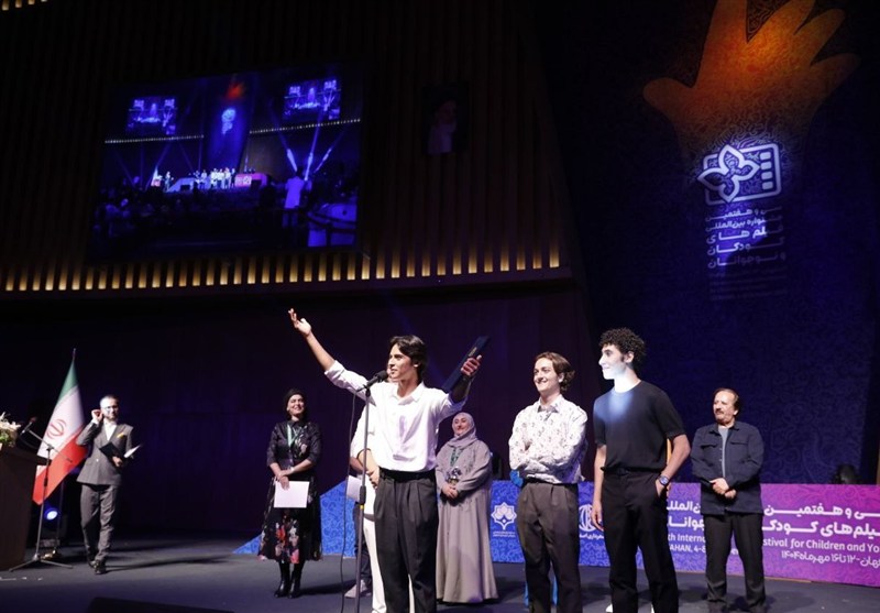 1759990462 85 پرواز پروانه‌های زرین جشنواره فیلم کودک و نوجوان در آسمان