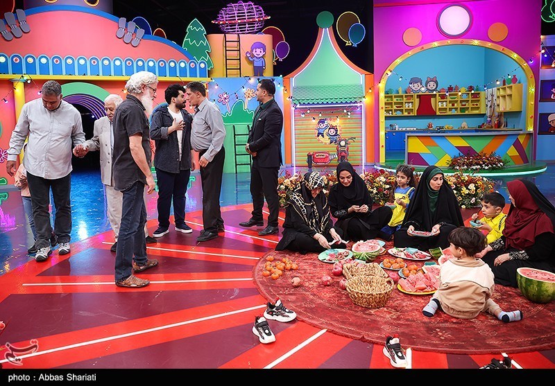 هنگامی استودیو به زمین بازی تبدیل شد؛ روایت یک روز با «اعجوبهها» عکس_خبرخوان 34 تلویزیون , صدا و سیما , شبکه سه سیما , عکس , کودکان ,