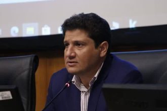 همه مسئولان موظف به رفع موانع توسعه استان هستند