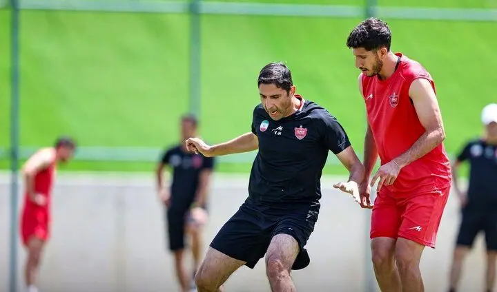 پرسپولیس برنامه فسخ قرارداد سرمربی خود را به روز دوشنبه موکول کرد