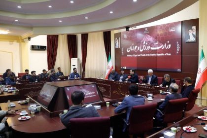 دیدار صمیمانه دانشجویان بسیجی تربیت بدنی با وزیر ورزش و‌جوانان