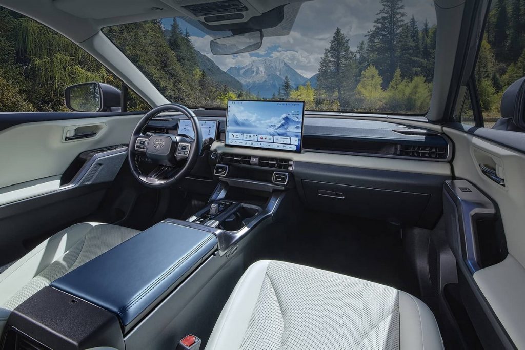 نسل تازه تویوتا وایلدلندر معارفه شد، نسخه چینی RAV4 با جزئیات متفاوت_خبرخوان 13 کابین خودرو