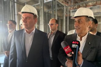 بازدید معاون اجرایی رئیس‌جمهور از بیمارستان ۱۷ شهریور