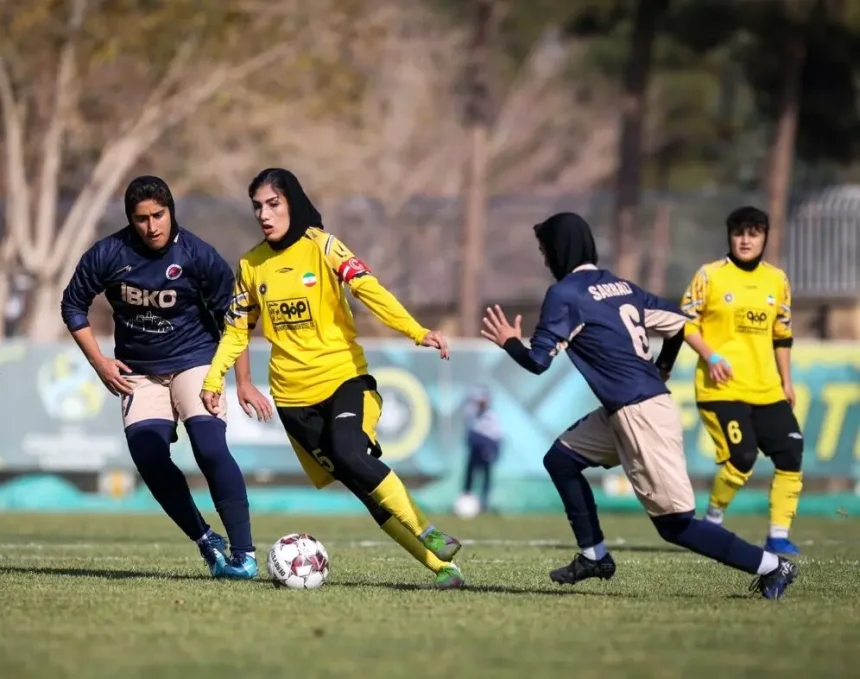 سرمربی تیم ملی فوتبال بانوان از نمایش ملی‌پوشان تمجید کرد