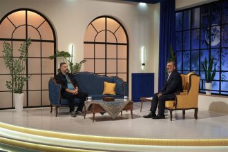 وسواس نسبت به یک چالش معمول در تلویزیون؛ هیچ شعری بدون سند نمی‌خوانم