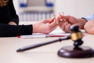 خرافات زندگی این زوج را به دادگاه کشاند