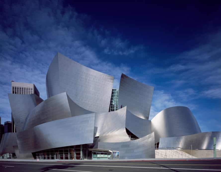 از ساختمان دوربین‌های دوچشمی تا سالن کنسرت والت دیزنی، فرانک گری مرز‌های معماری را شکست