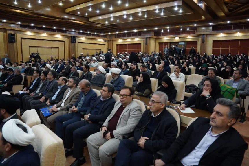 مدیران دستگاههای اجرایی باید متولی اقامه نماز جماعت در ادارات باشند 